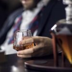 Декантер Mikamax - Diamond Decanter Set Deluxe, с 2x уиски чаши и поставка - Image 2