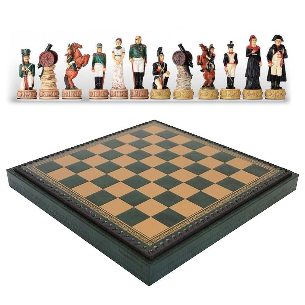italianski-komplekt-sah-i-tabla-italfama-napoleon-vs-russians-kozena-kutia-35-x-35-sm-66a9f31ebeb23-1 Италиански комплект шах и табла Italfama - Napoleon vs Russians, кожена кутия, 35 x 35 см, зелен цвят - Image 1