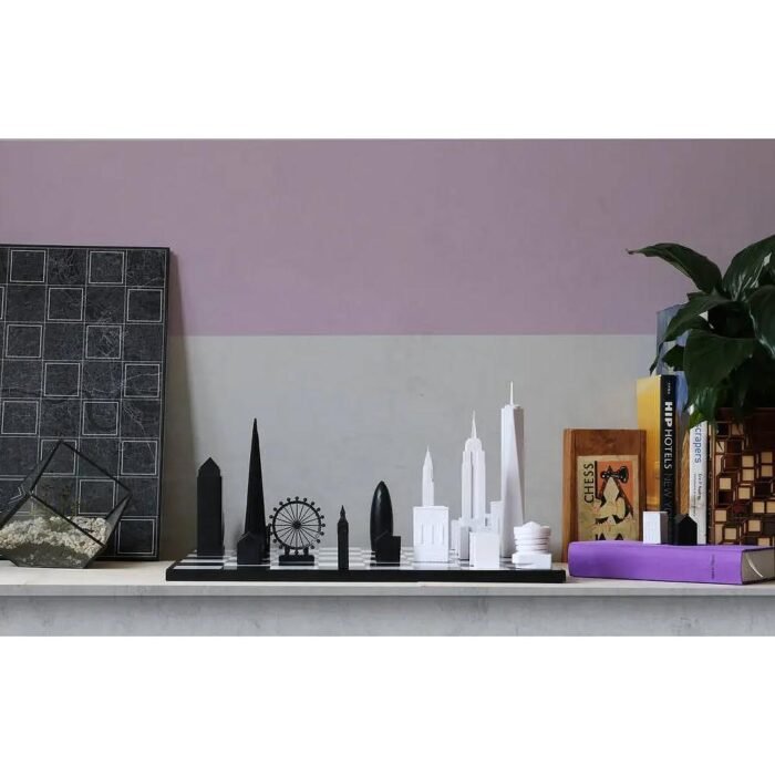 Луксозен шах Skyline Chess - Acrylic London vs New York Edition - Image 4