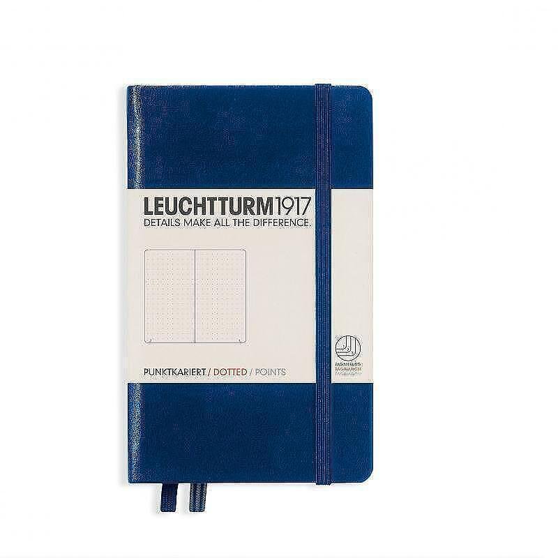 tefter-a6-leuchtturm1917-notebook-pocket-navy-tvarda-korica-na-tocki-664f2c7610bc3 Тефтер А6 Leuchtturm1917 Notebook Pocket Navy, твърда корица, на точки - Image 1