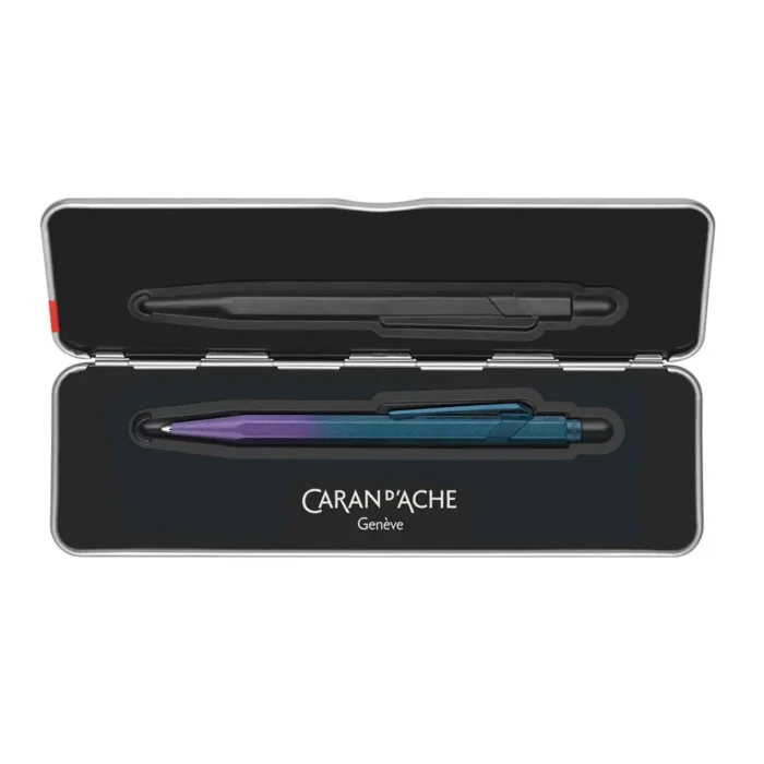 Химикалка Caran d'Ache 849 - Claim Your Style Special Edition, Purple Ocean - Image 4
